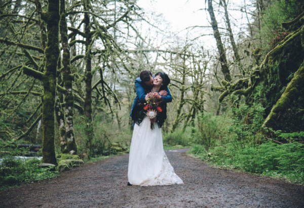 Intimate-Alternative-Waterfall-Wedding-Columbia-Gorge-29