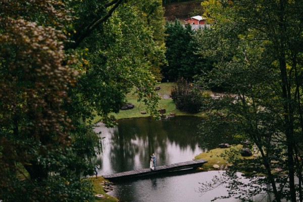 Rainy-North-Carolina-Wedding-Round-Knob-Lodge-19