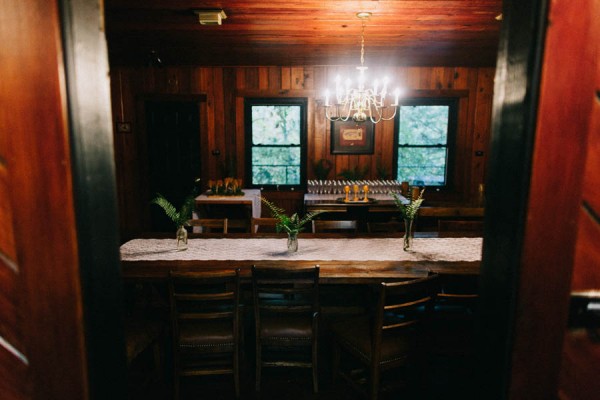 Rainy-North-Carolina-Wedding-Round-Knob-Lodge-7