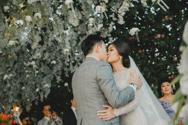 White-Dusty-Rose-Botanical-Inspired Bali-Wedding-Khayangan-Estate-23