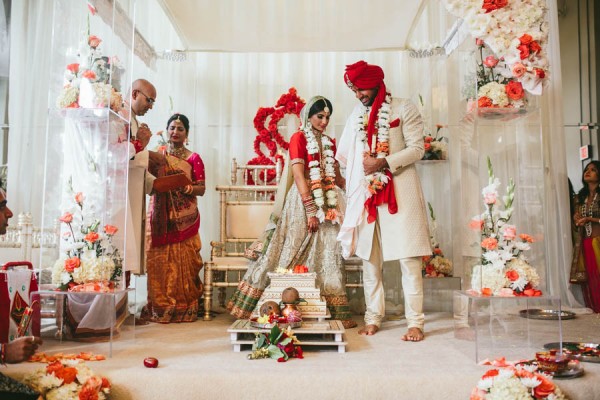 Modern-Minneapolis-Indian-Wedding-Calhoun-Beach-Club-22