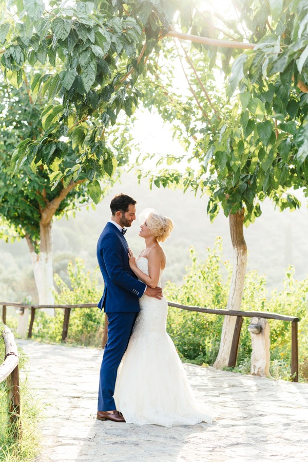 Stylish-Greek-Village-Wedding-at-Agreco-Farm-Elias-Kordelakos-16