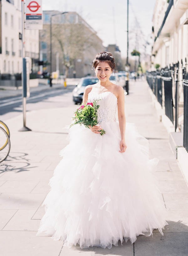 stunning-london-couple-portraits-and-engagement-ceremony-14