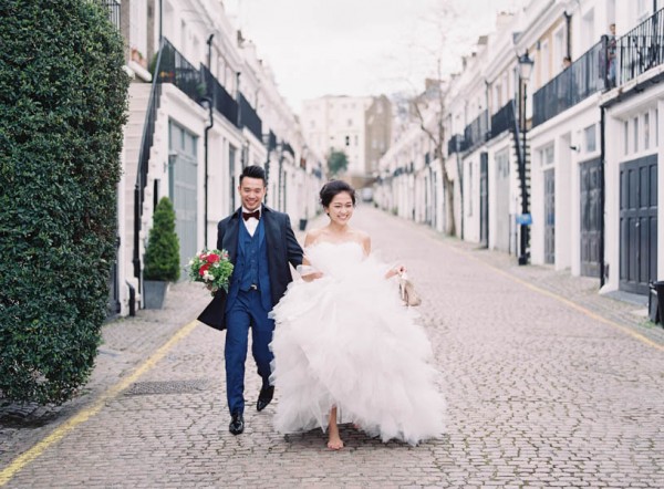 stunning-london-couple-portraits-and-engagement-ceremony-20