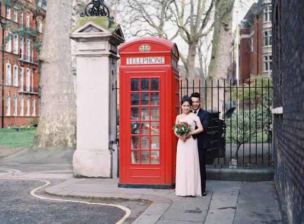 stunning-london-couple-portraits-and-engagement-ceremony-37