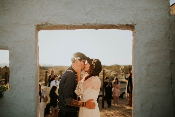 uniquely-artistic-california-elopement-at-noahs-art-purifoy-museum-12