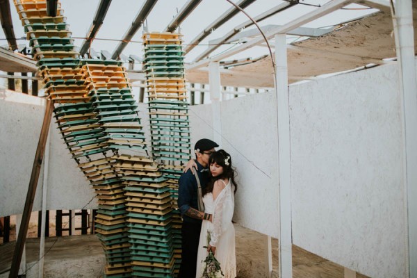 uniquely-artistic-california-elopement-at-noahs-art-purifoy-museum-14