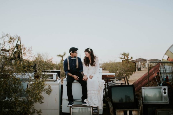 uniquely-artistic-california-elopement-at-noahs-art-purifoy-museum-18