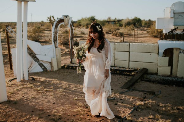 uniquely-artistic-california-elopement-at-noahs-art-purifoy-museum-6