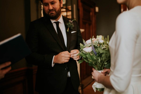 black-and-white-civil-ceremony-at-this-glasgow-registrars-office-14