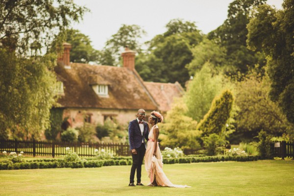 calling-all-creative-couples-this-artistic-and-stylish-woodhall-manor-wedding-is-for-you-27