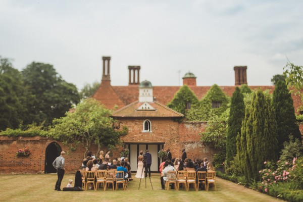 calling-all-creative-couples-this-artistic-and-stylish-woodhall-manor-wedding-is-for-you-7