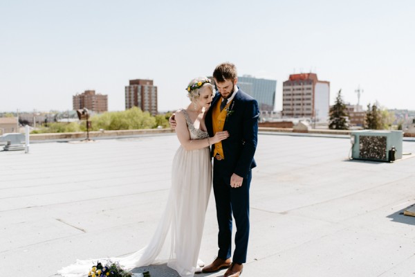 casual-glam-edmonton-wedding-at-red-strap-market-7