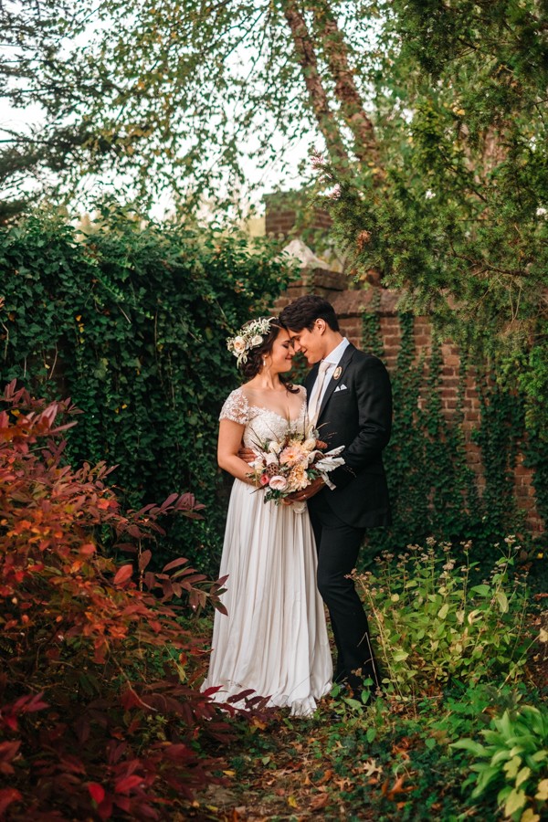 cerulean-and-dusty-peach-pennsylvania-wedding-at-aldie-mansion-22