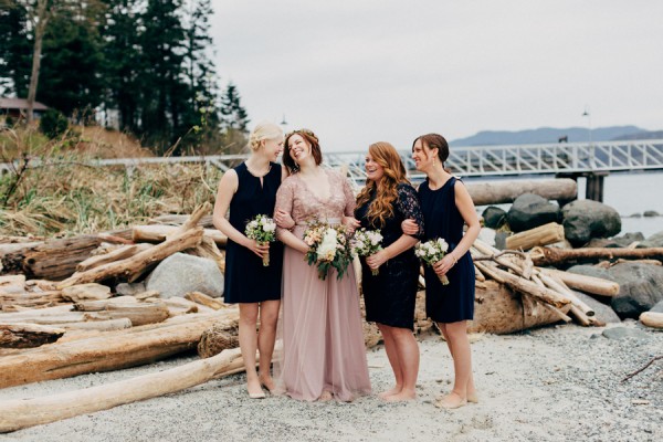 cozy-vancouver-island-cabin-wedding-at-dolphins-resort-10