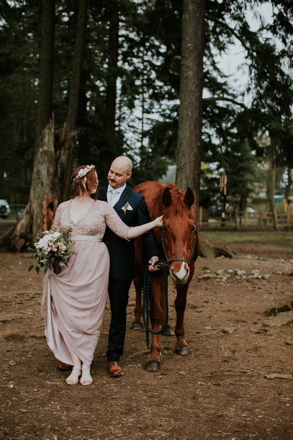 cozy-vancouver-island-cabin-wedding-at-dolphins-resort-13