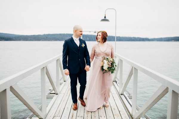 cozy-vancouver-island-cabin-wedding-at-dolphins-resort-26