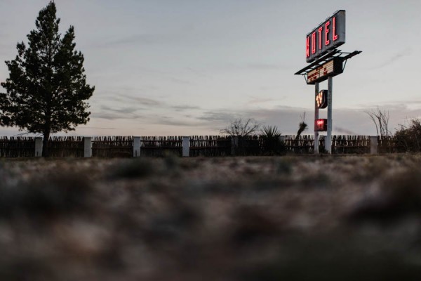 eclectic-west-texas-destination-wedding-at-the-marathon-motel-24