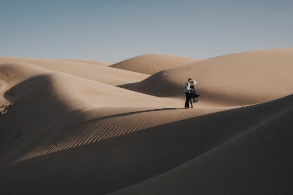ethereal-imperial-sand-dunes-engagement-photos-10
