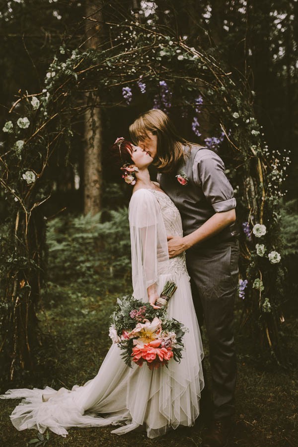 fairy-tale-cabin-wedding-in-northern-michigan-27