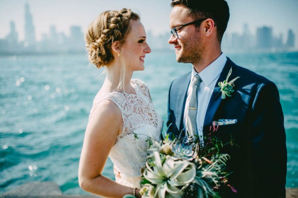 intimate-chicago-rooftop-wedding-at-little-goat-diner-13