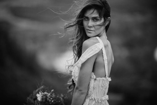 naturally-beautiful-oahu-bridal-inspiration-in-joelle-perry-17
