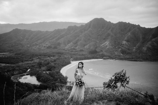 naturally-beautiful-oahu-bridal-inspiration-in-joelle-perry-3