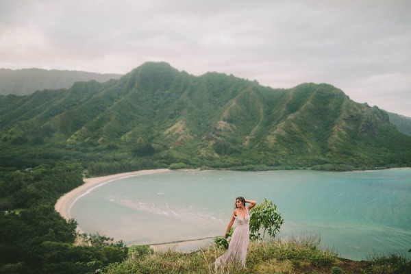 naturally-beautiful-oahu-bridal-inspiration-in-joelle-perry-4