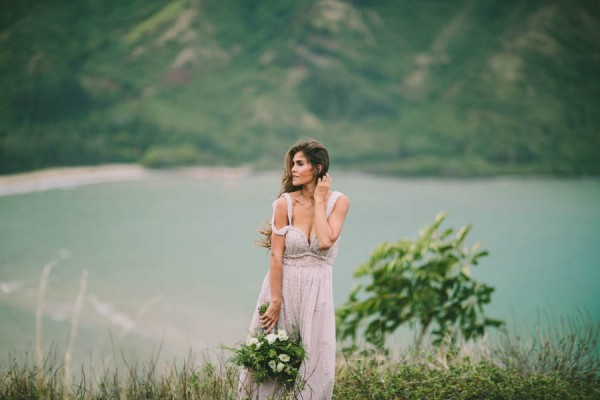 naturally-beautiful-oahu-bridal-inspiration-in-joelle-perry-7