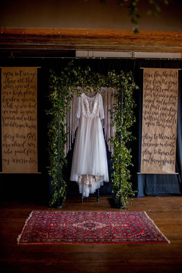 organic-industrial-louisiana-wedding-at-aubrey-hall-19