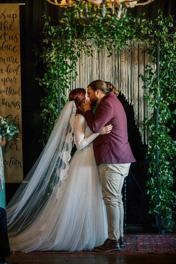 organic-industrial-louisiana-wedding-at-aubrey-hall-30