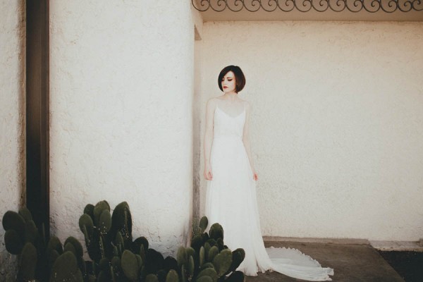 retro-palm-springs-inspired-bridal-looks-from-abe-bridal-1