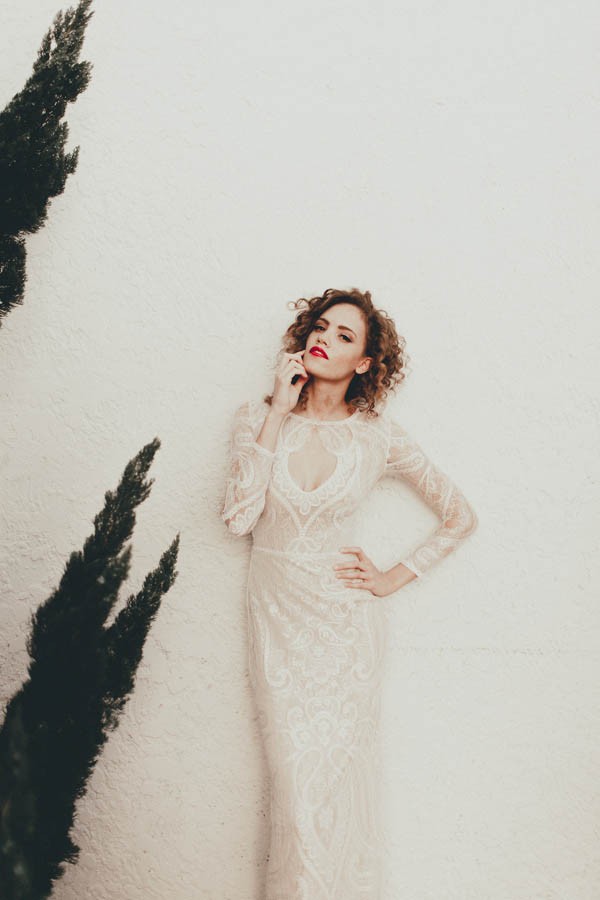 retro-palm-springs-inspired-bridal-looks-from-abe-bridal-13