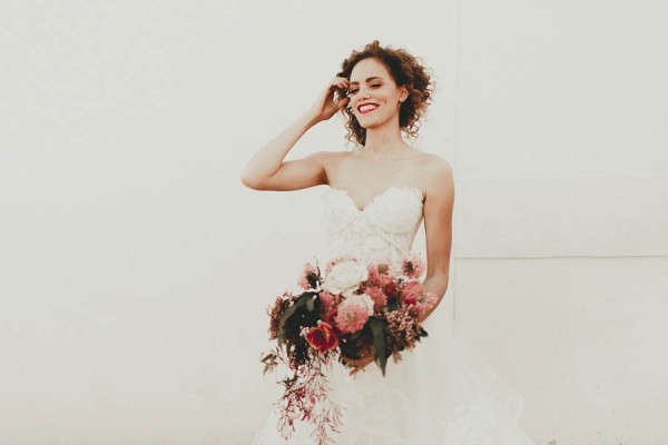 retro-palm-springs-inspired-bridal-looks-from-abe-bridal-19