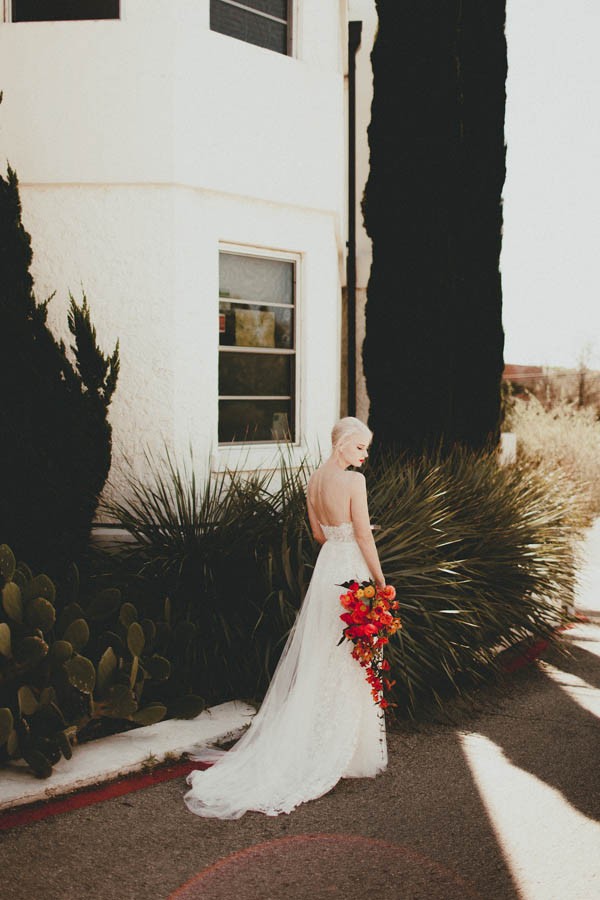 retro-palm-springs-inspired-bridal-looks-from-abe-bridal-22