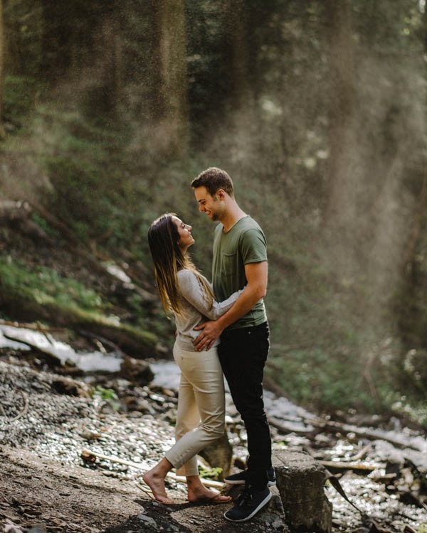 the-views-are-unreal-in-this-breathtaking-bridal-veil-falls-engagement-shoot-10