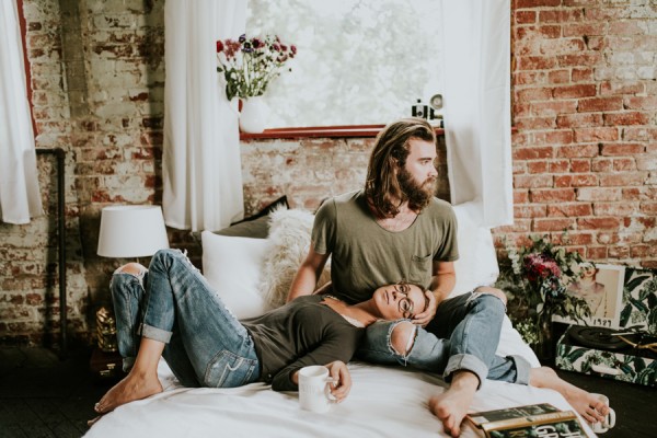 this-couples-pillow-fight-photo-shoot-is-fun-flirty-and-full-of-feathers-18