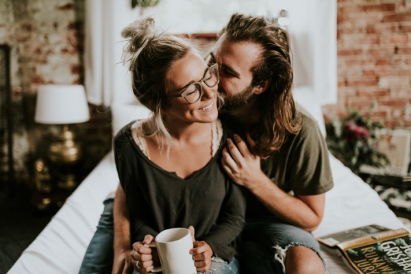 this-couples-pillow-fight-photo-shoot-is-fun-flirty-and-full-of-feathers-20