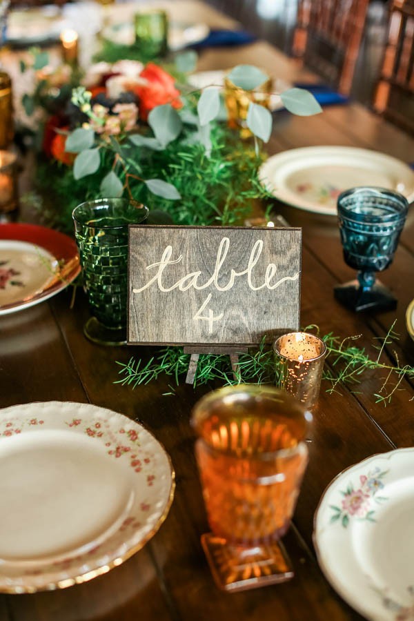 vintage-jewel-tone-austin-wedding-at-antebellum-oaks-5