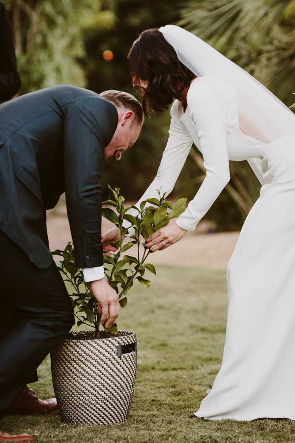 chic-palm-springs-destination-wedding-at-colony-palms-hotel-31