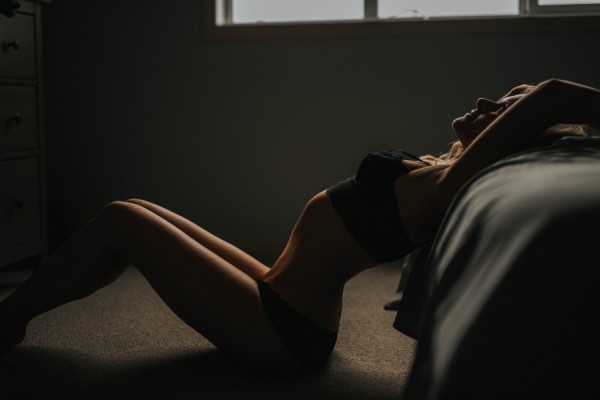 intimate-calgary-boudoir-session-at-home-11