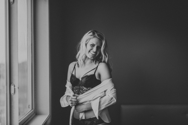 intimate-calgary-boudoir-session-at-home-29