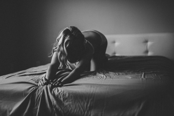 intimate-calgary-boudoir-session-at-home-4