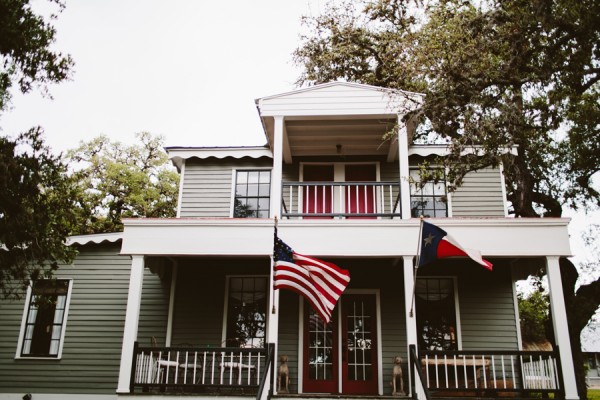 positively-charming-small-town-texas-wedding-at-henkel-hall-3