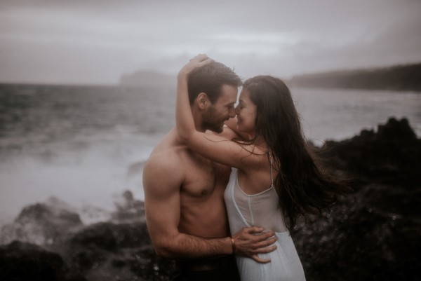 sensual-island-couple-portraits-in-portugal-6