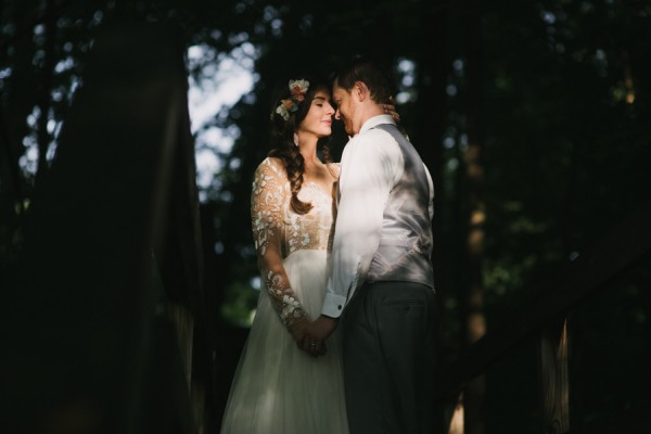 this-couple-diyed-the-heck-out-of-their-dream-wedding-at-mounds-state-park-10