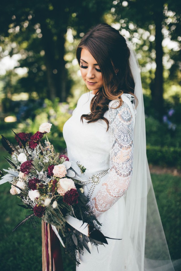 This Wedding at The Venue at Tryphena's Garden Makes Antique Details ...