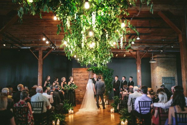 urban-forest-chic-wedding-at-the-solar-arts-building-25