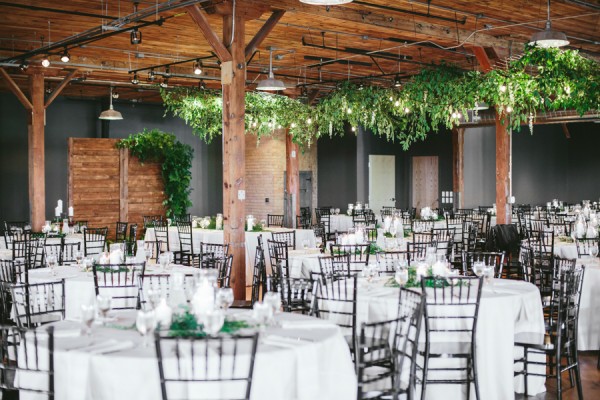 urban-forest-chic-wedding-at-the-solar-arts-building-32