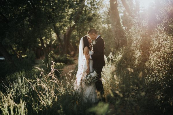 44-guests-celebrated-in-an-organic-candlelit-wedding-at-lauberge-de-sedona-24